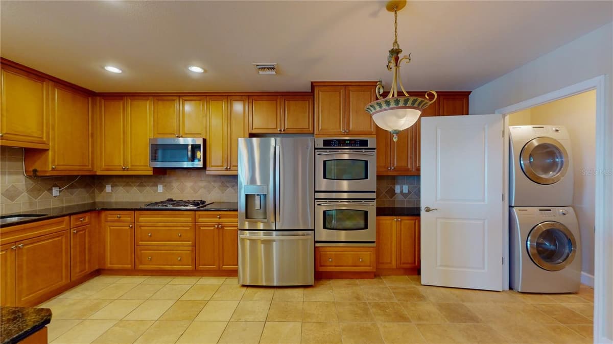 2305 EDGEWATER DRIVE — photo 3 of 42