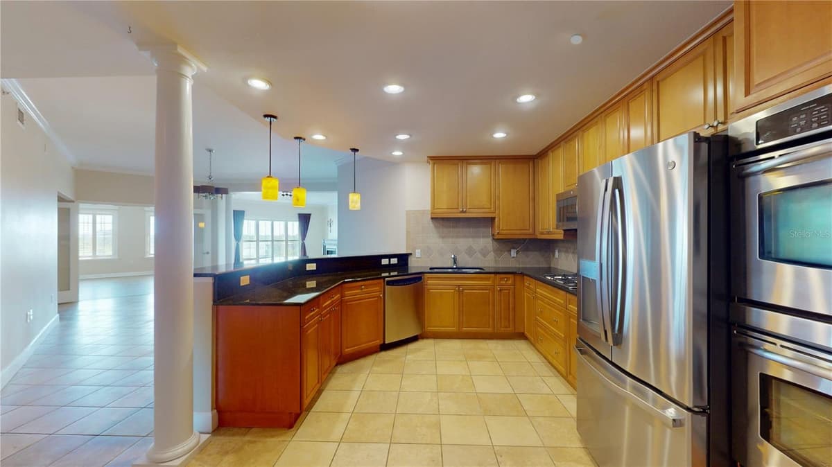 2305 EDGEWATER DRIVE — photo 4 of 42