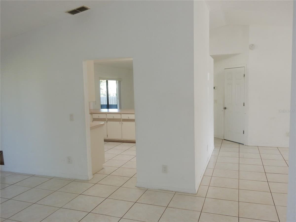582 READING STREET — photo 17 of 23