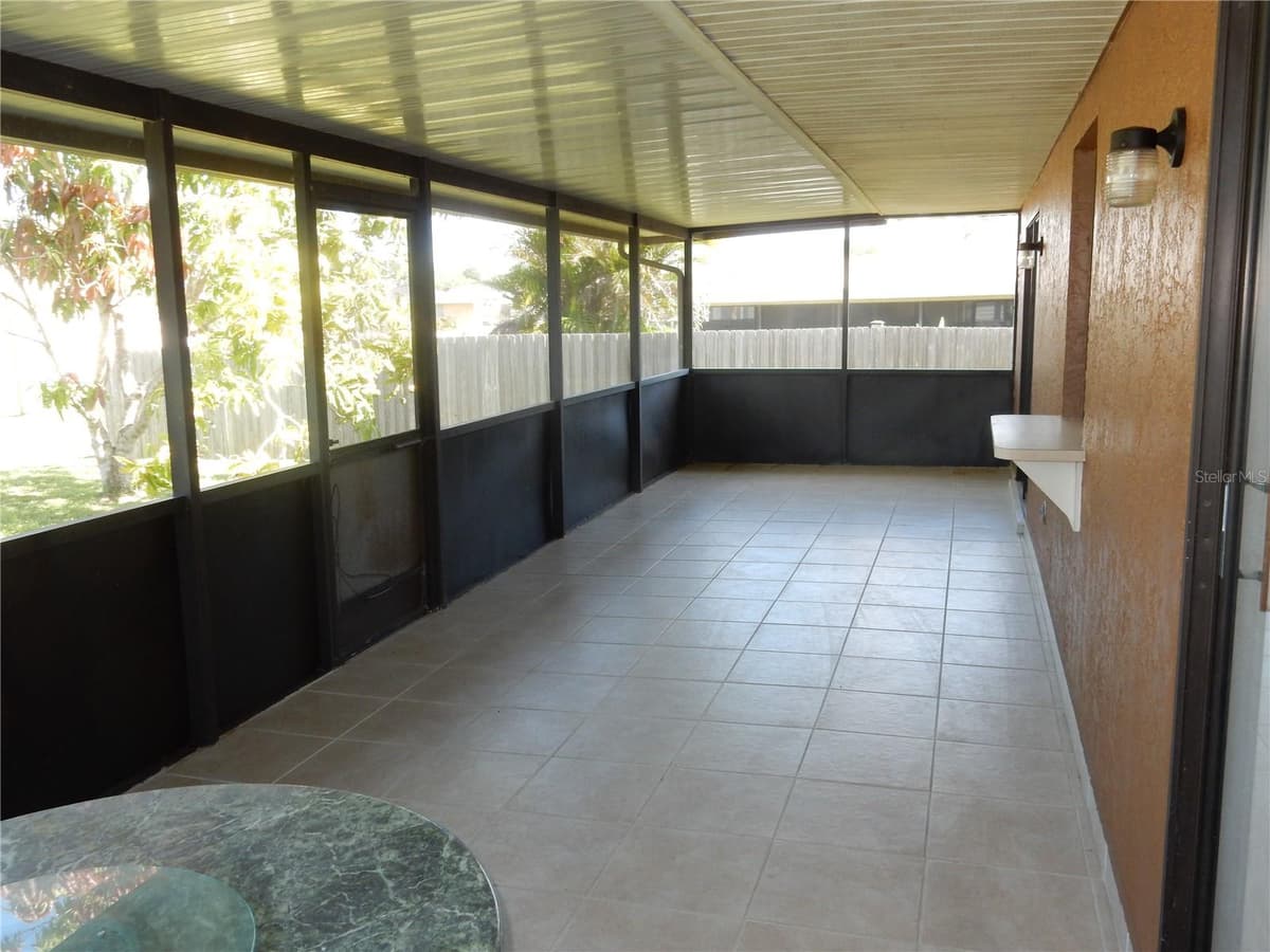 582 READING STREET — photo 4 of 23