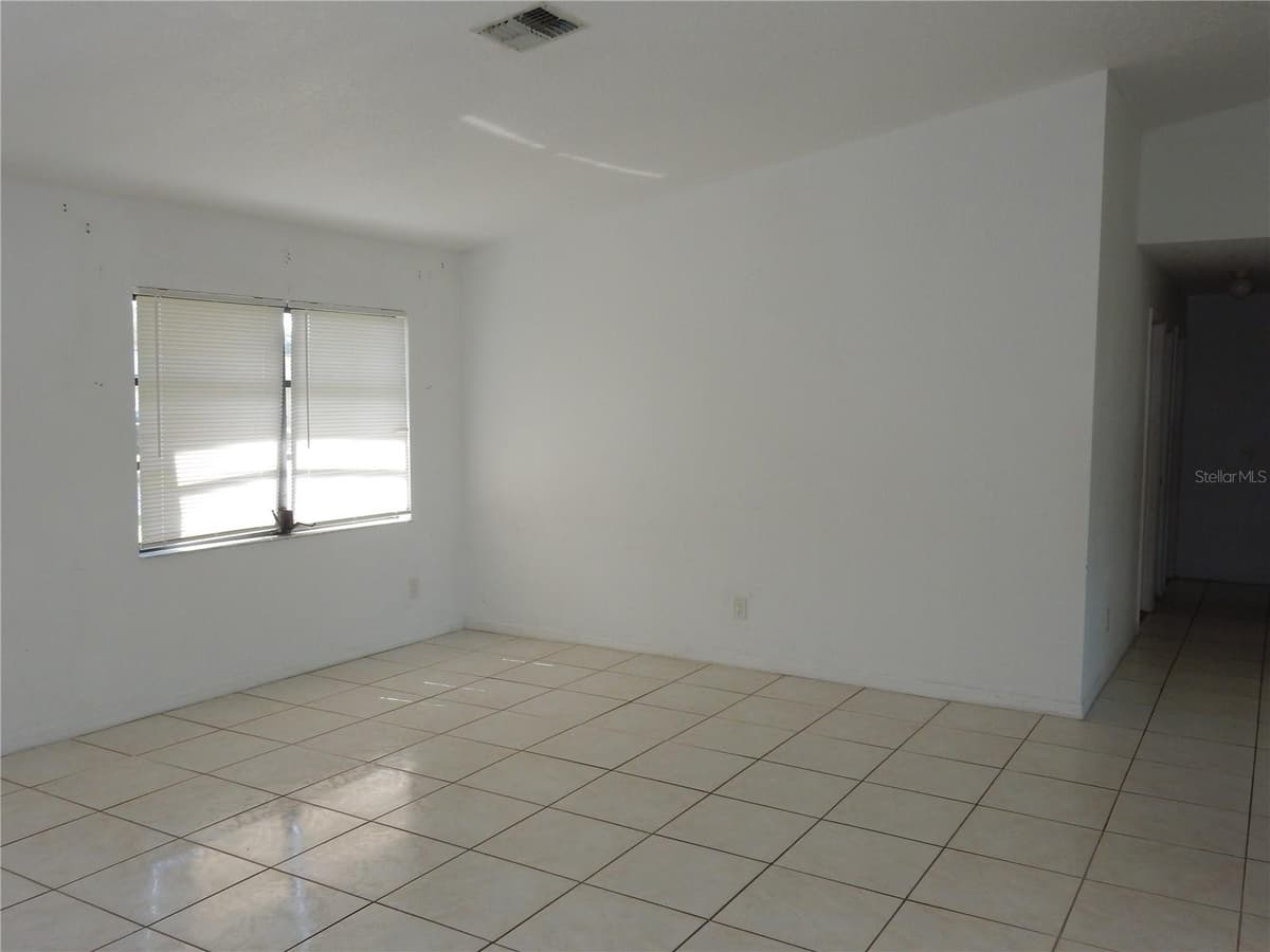 582 READING STREET — photo 6 of 23