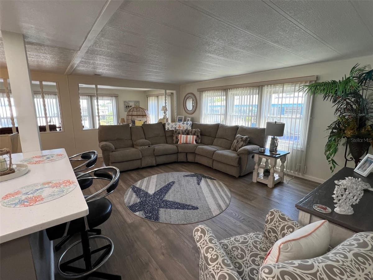 825 COCONUT PALM STREET — photo 13 of 30