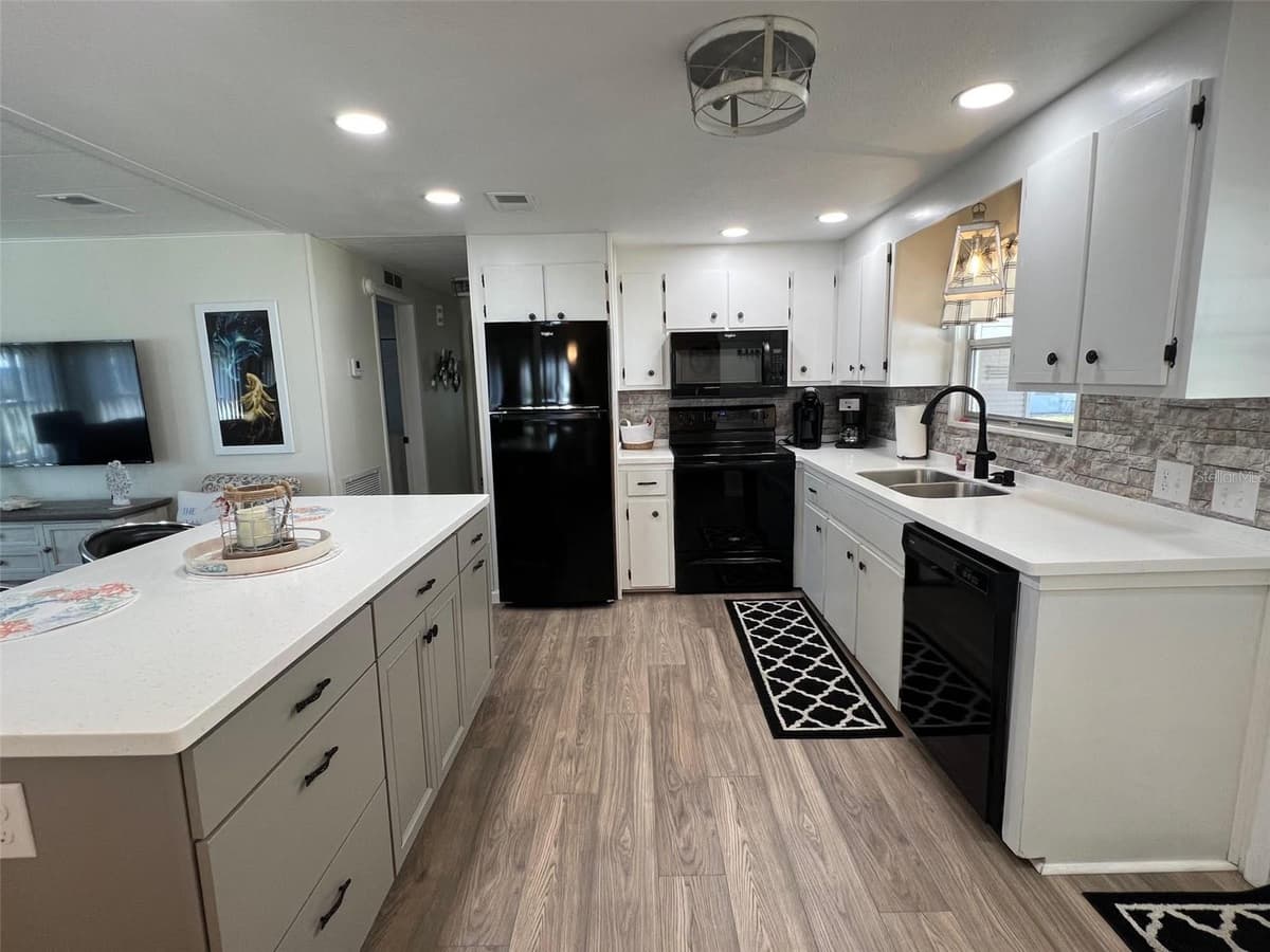 825 COCONUT PALM STREET — photo 15 of 30