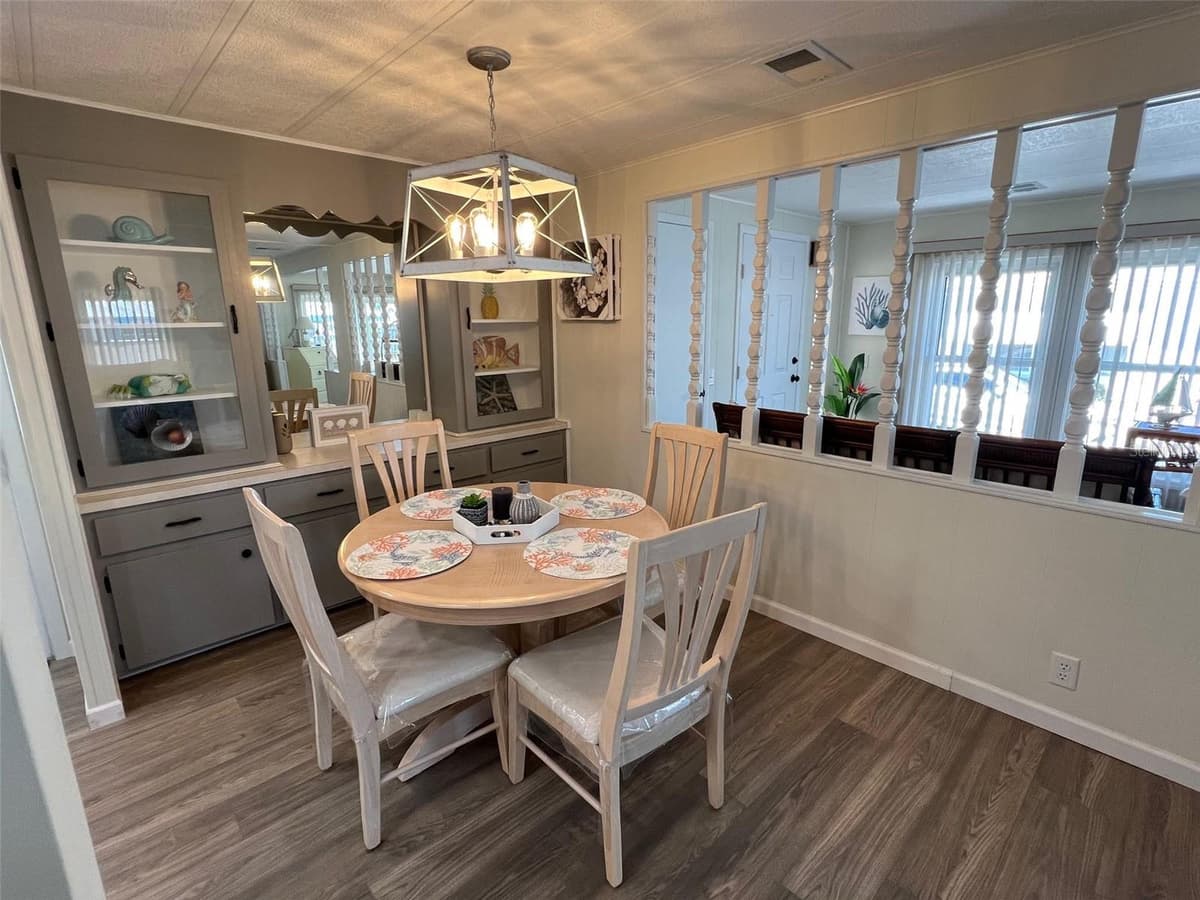 825 COCONUT PALM STREET — photo 12 of 30