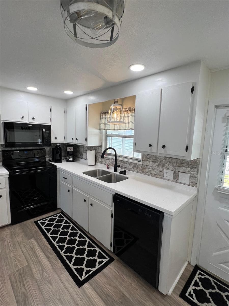 825 COCONUT PALM STREET — photo 16 of 30