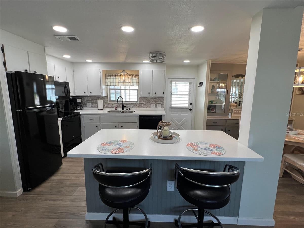 825 COCONUT PALM STREET — photo 14 of 30