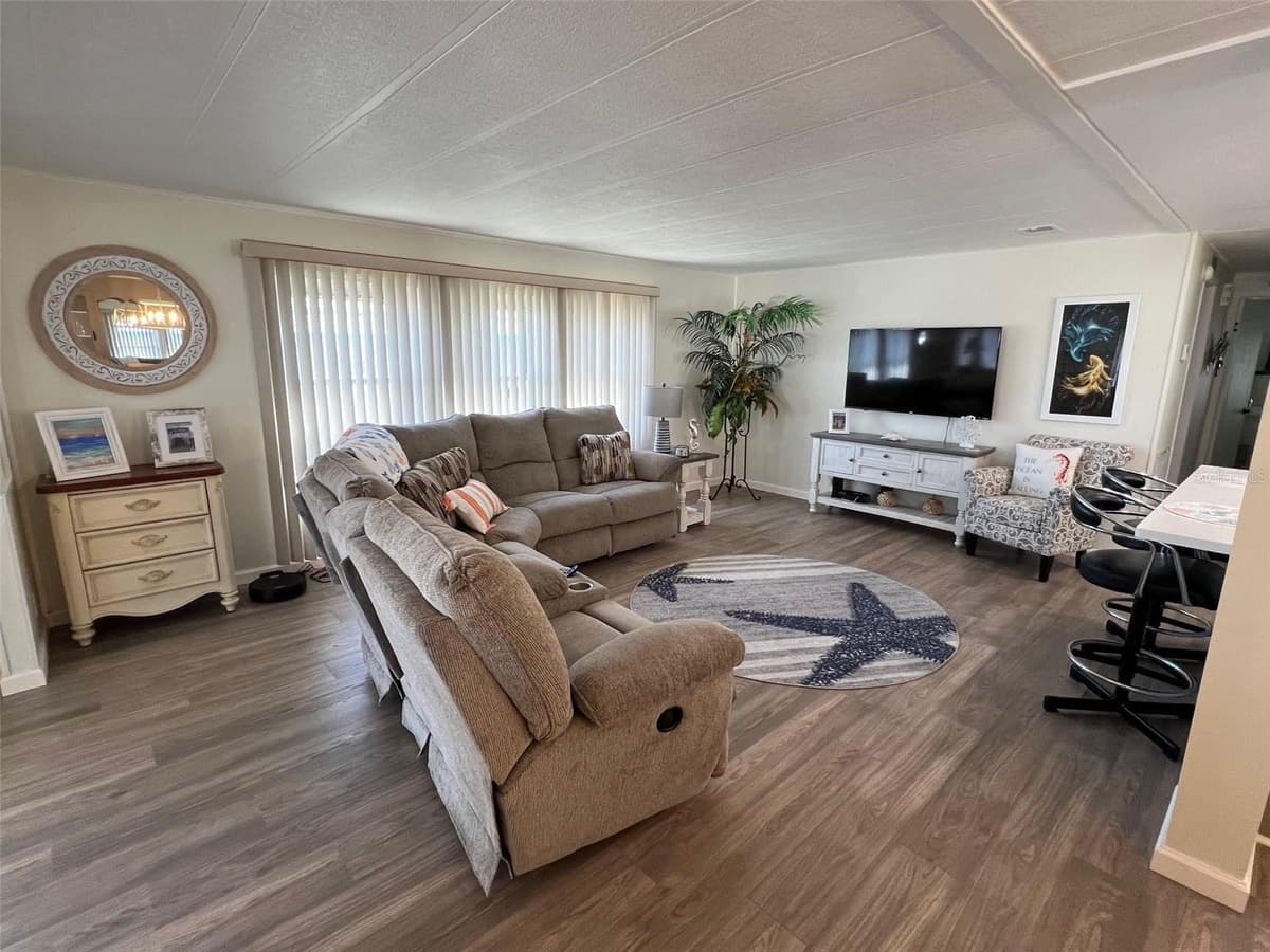825 COCONUT PALM STREET — photo 11 of 30