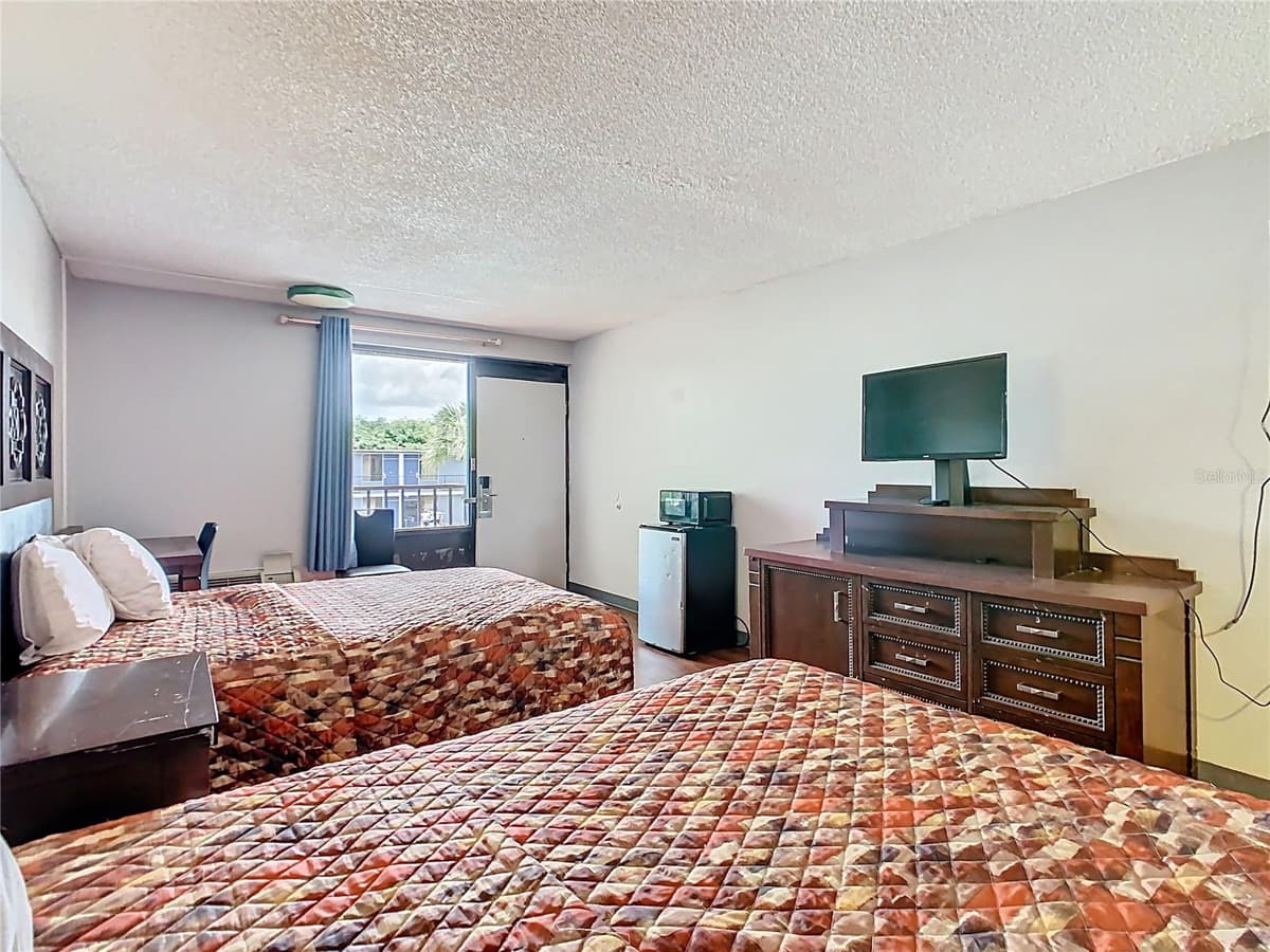 4121 VINE STREET — photo 7 of 18