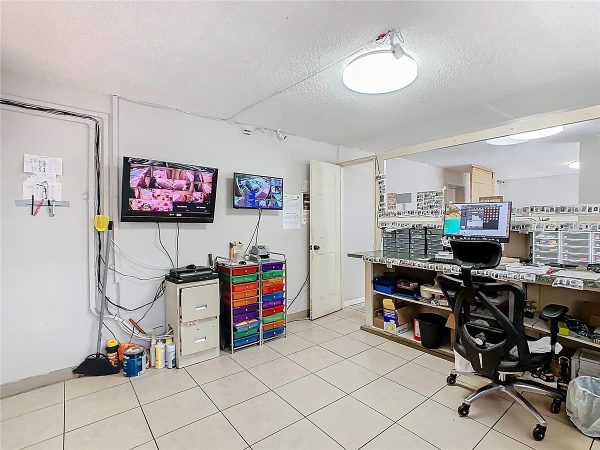 4121 VINE STREET — photo 10 of 18