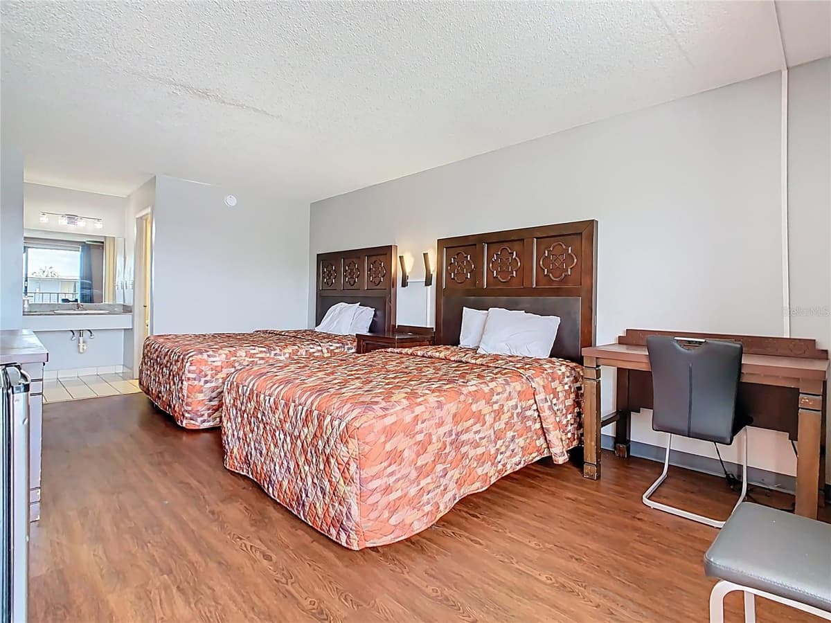 4121 VINE STREET — photo 8 of 18
