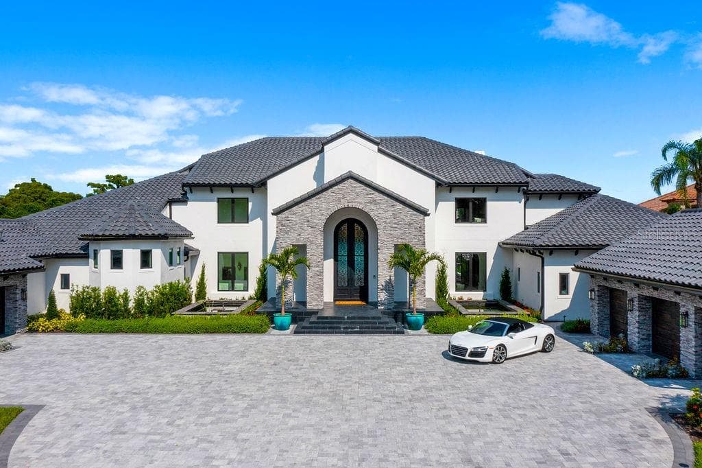 570 MANOR ROAD — photo 4 of 99