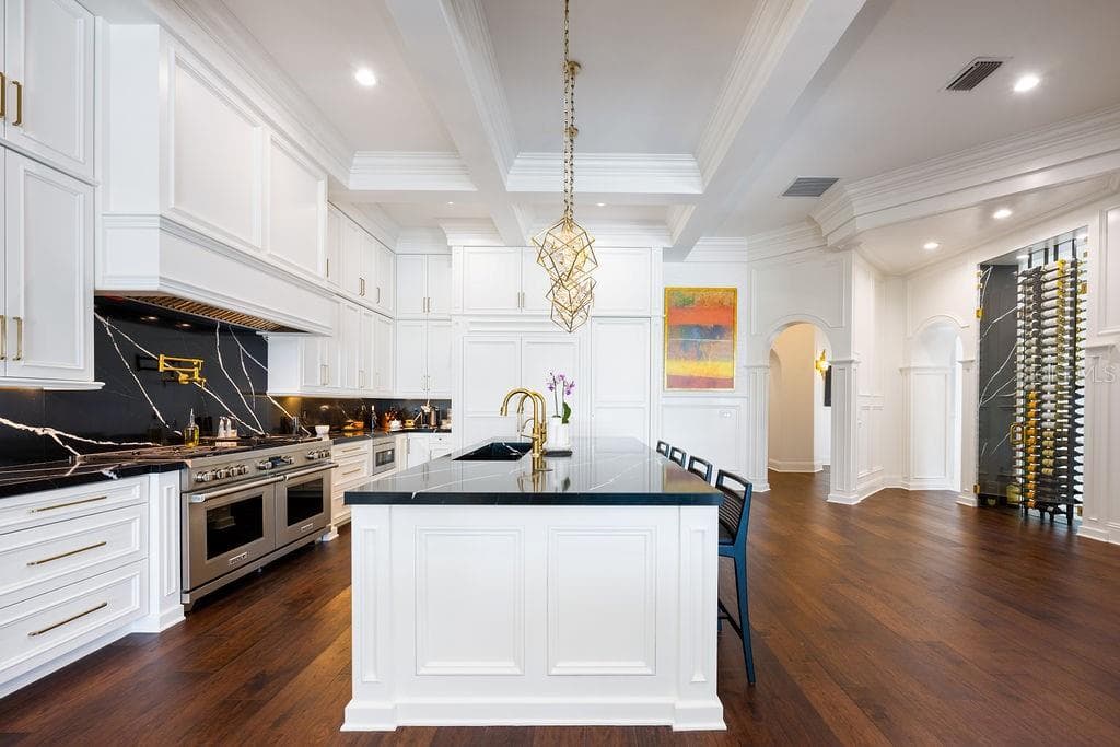 570 MANOR ROAD — photo 40 of 99