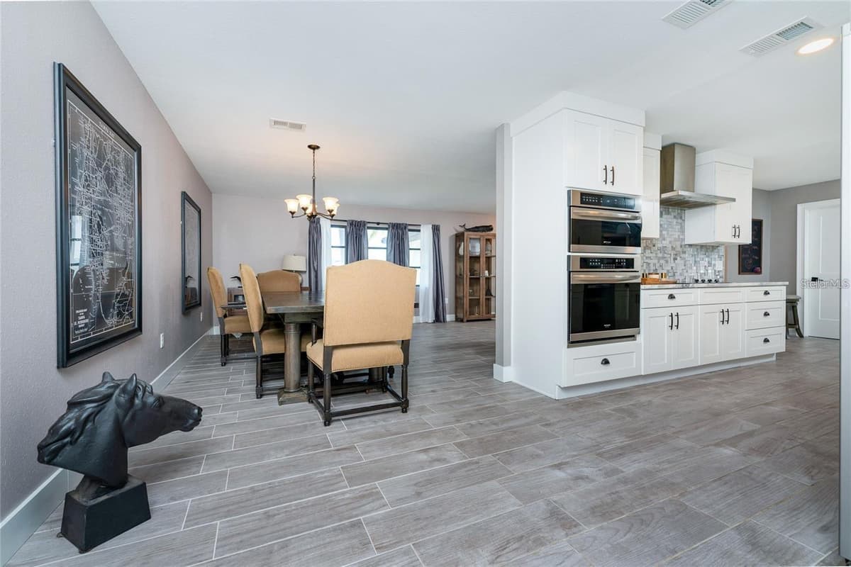 12420 MINOT AVENUE — photo 4 of 23