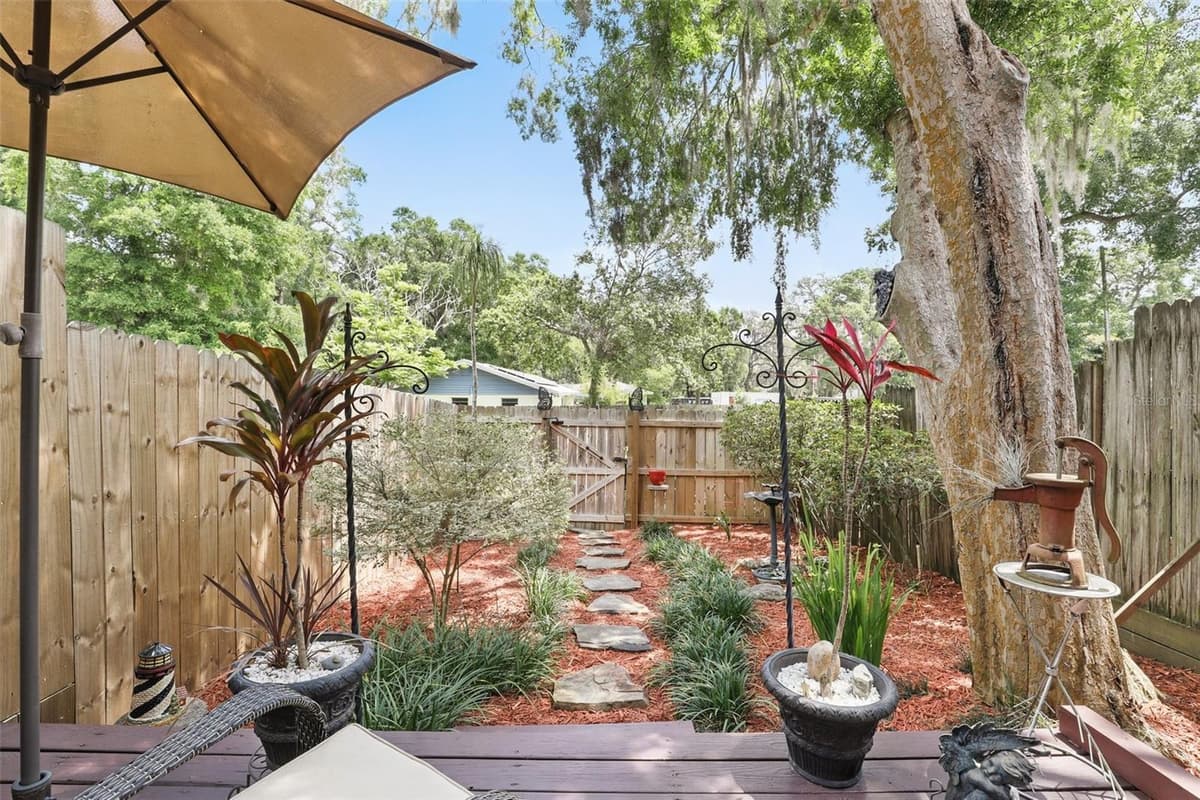 1005 LOVE LANE — photo 3 of 28