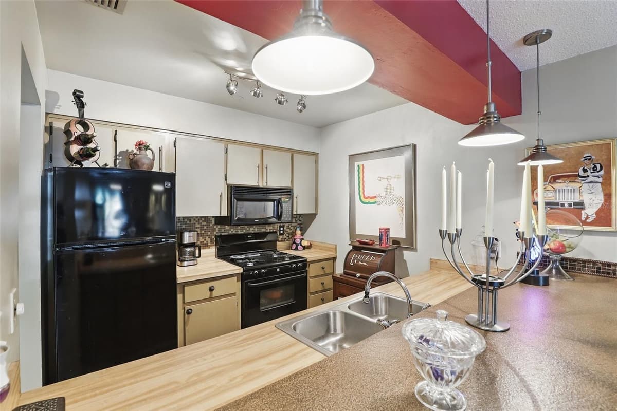 1005 LOVE LANE — photo 14 of 28