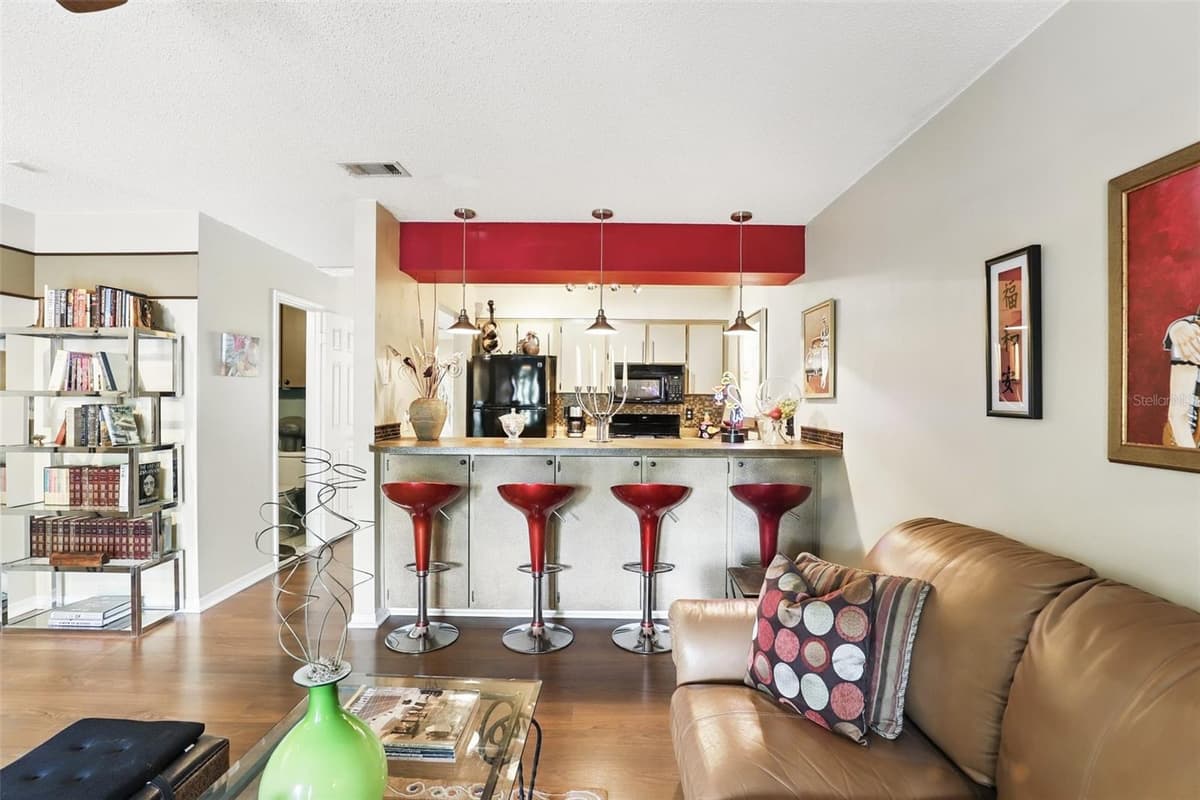 1005 LOVE LANE — photo 13 of 28