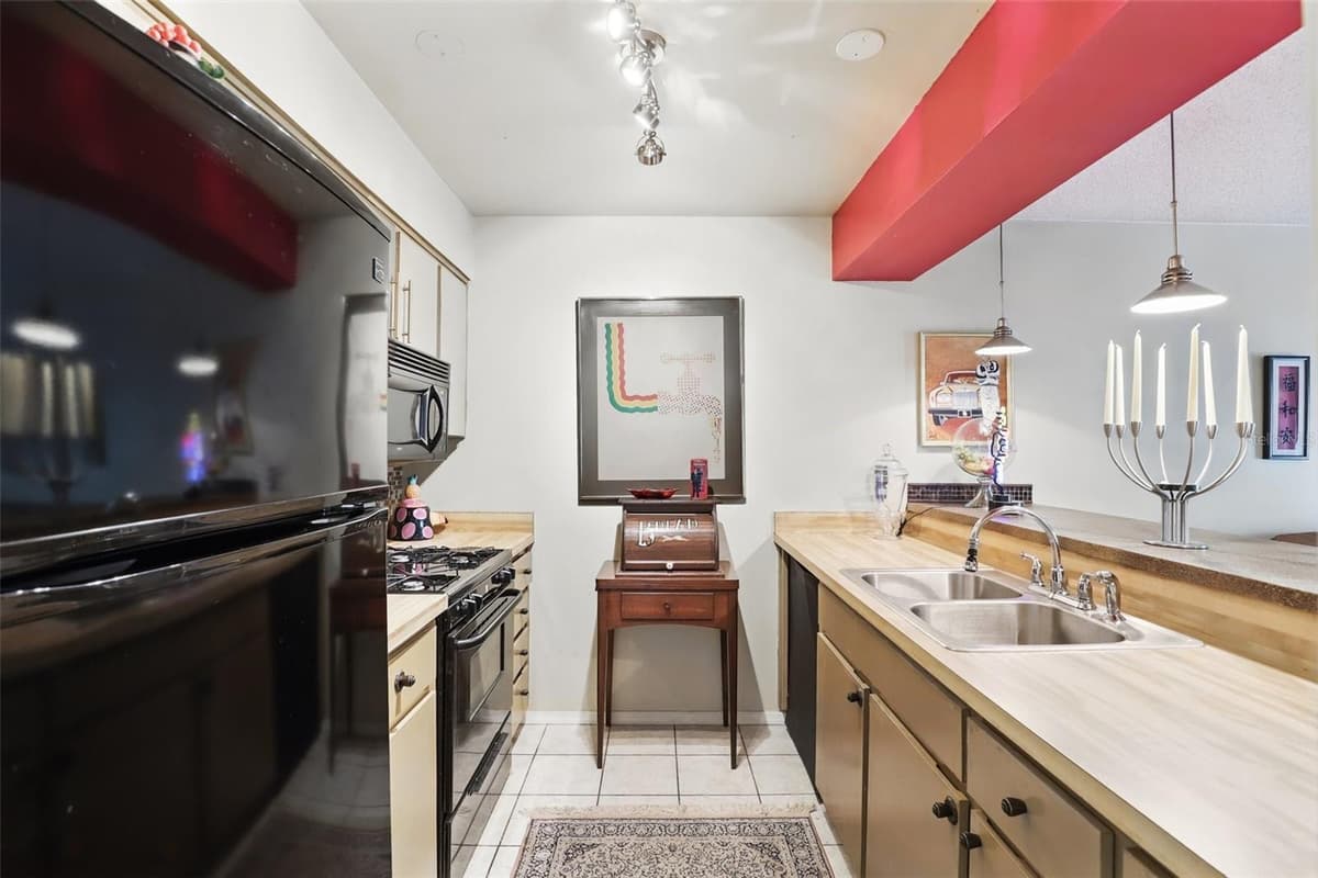 1005 LOVE LANE — photo 15 of 28