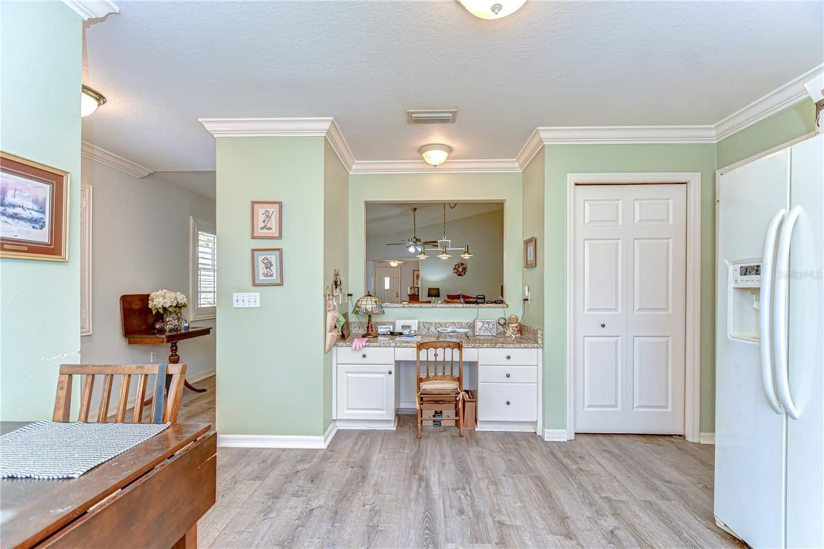 5906 GREENBRIAR COURT — photo 9 of 38