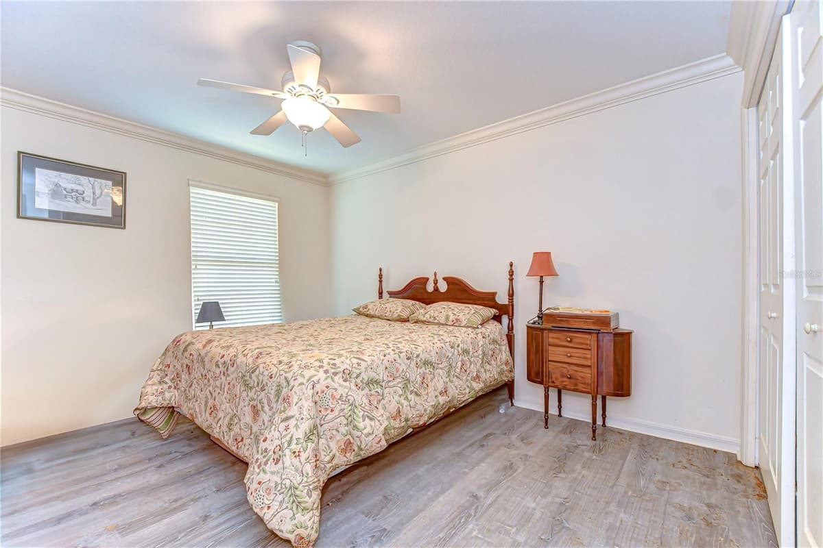 5906 GREENBRIAR COURT — photo 13 of 38