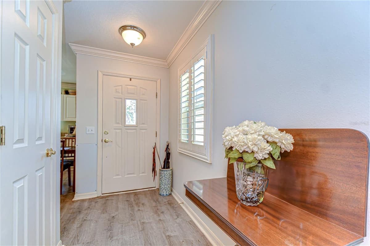 5906 GREENBRIAR COURT — photo 6 of 38