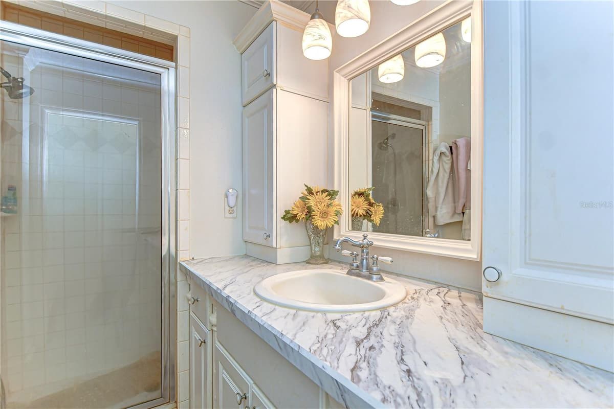 5906 GREENBRIAR COURT — photo 18 of 38