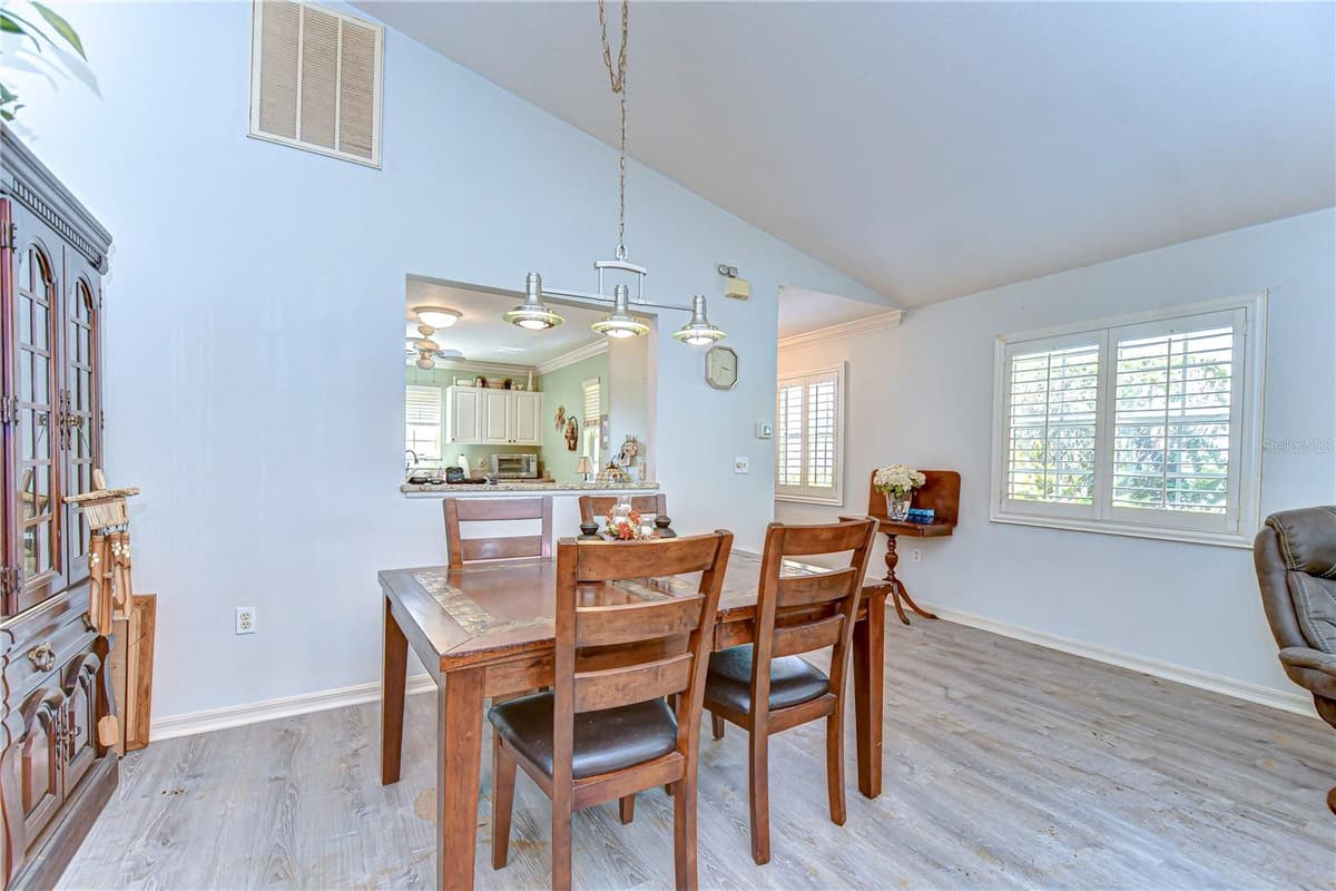 5906 GREENBRIAR COURT — photo 4 of 38