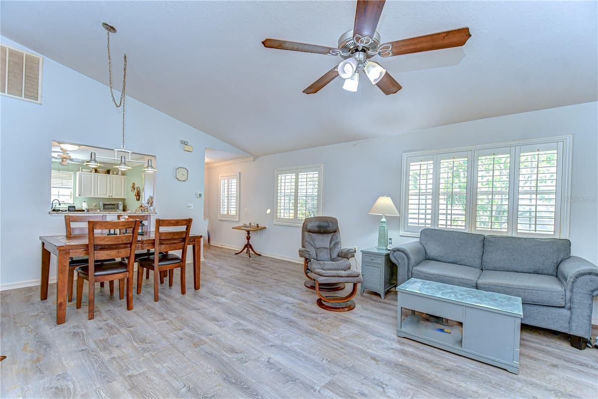 5906 GREENBRIAR COURT — photo 12 of 38