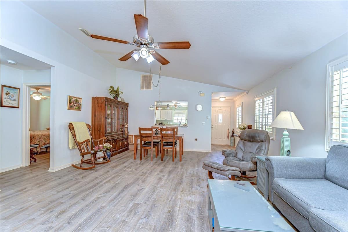 5906 GREENBRIAR COURT — photo 11 of 38