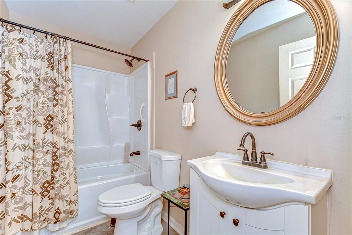 5906 GREENBRIAR COURT — photo 14 of 38