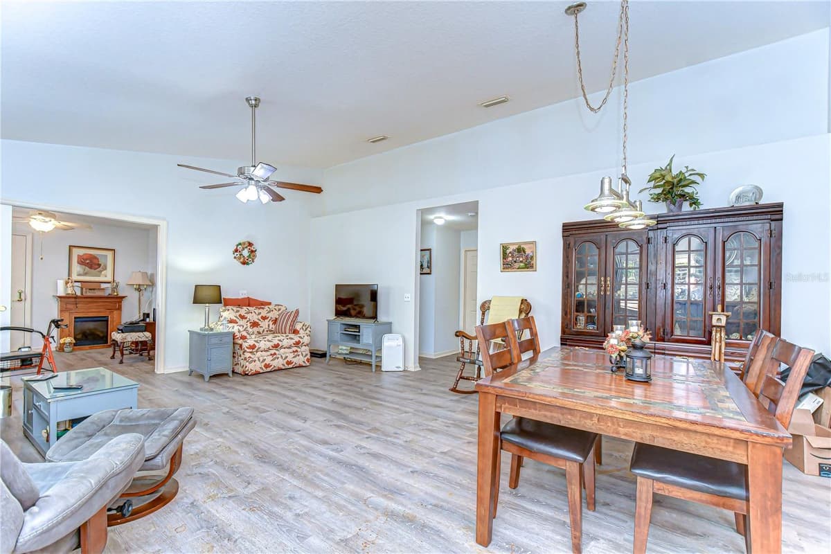 5906 GREENBRIAR COURT — photo 10 of 38