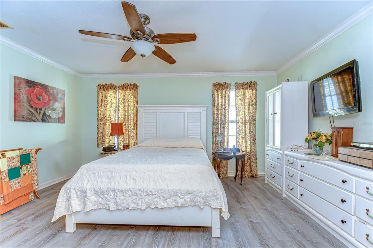 5906 GREENBRIAR COURT — photo 16 of 38