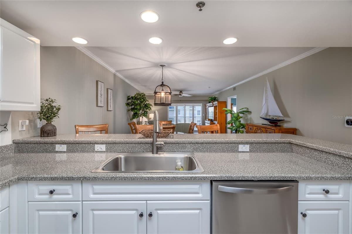 5300 ATLANTIC AVENUE — photo 15 of 49