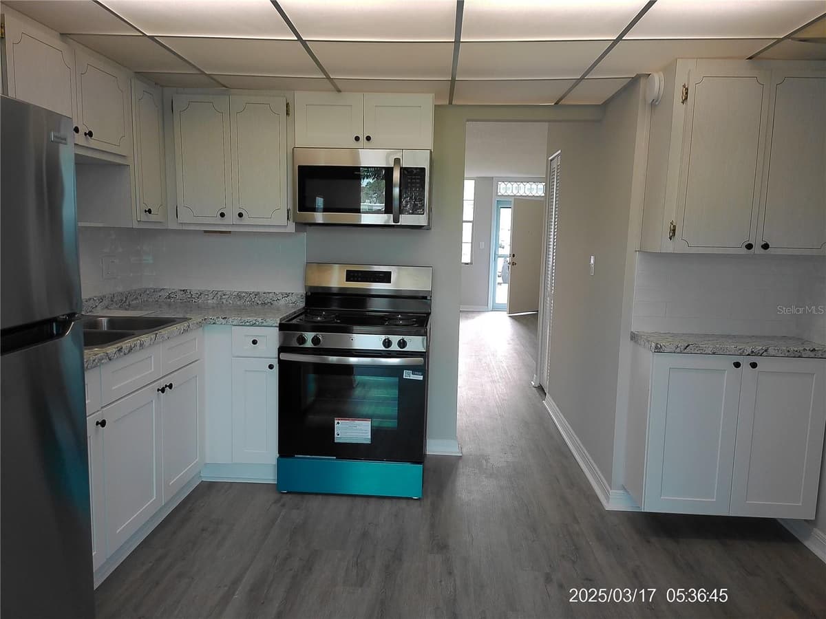 4715 BAY STREET — photo 4 of 16