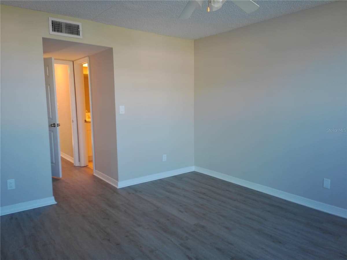4715 BAY STREET — photo 13 of 16
