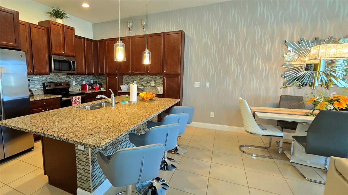 228 CAPTIVA DR — photo 7 of 33