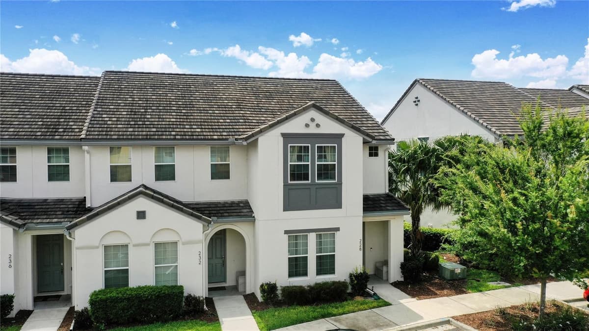 228 CAPTIVA DR — photo 1 of 33