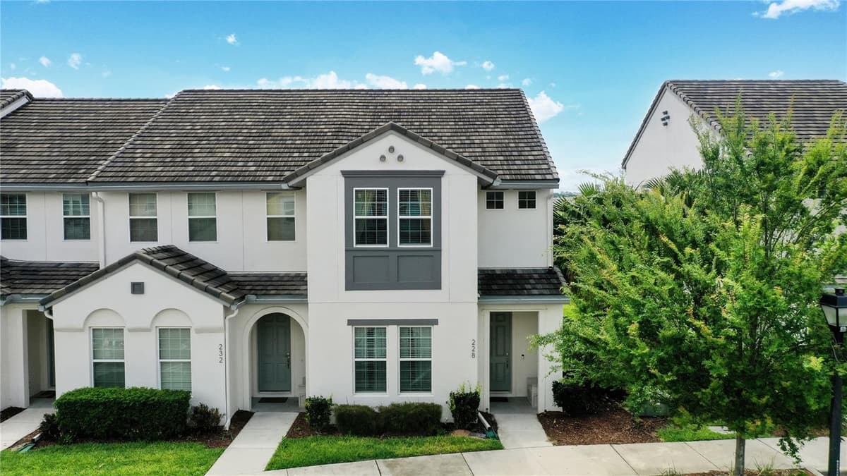 228 CAPTIVA DR — photo 2 of 33