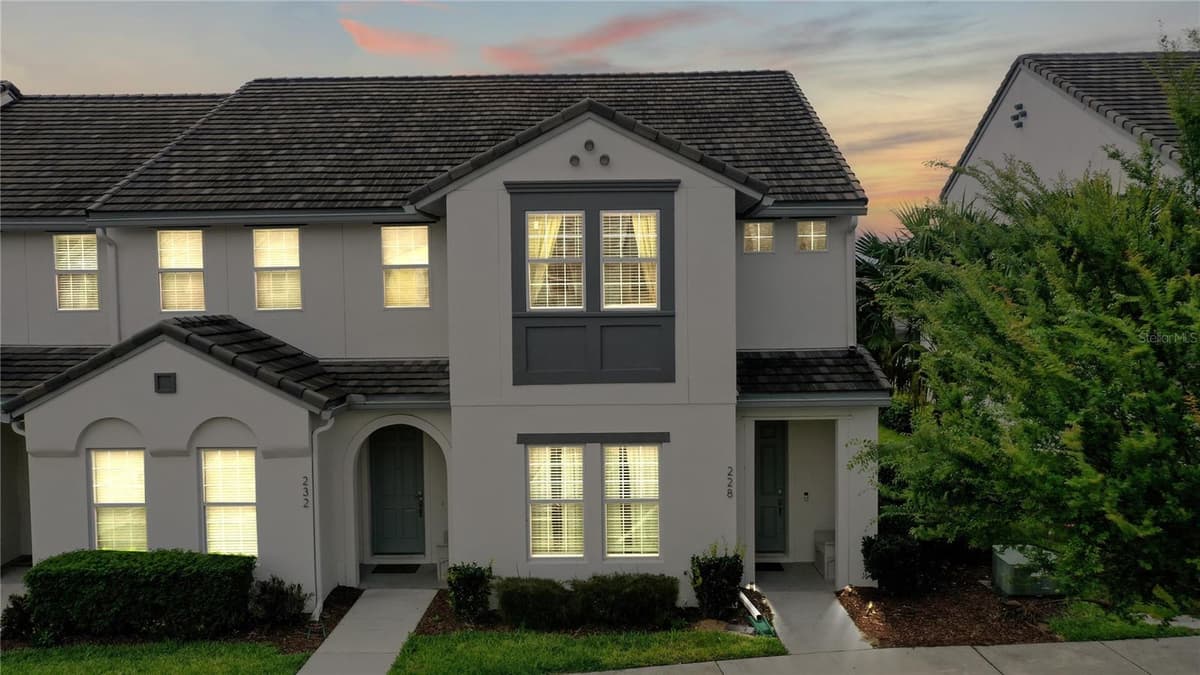228 CAPTIVA DR — photo 3 of 33