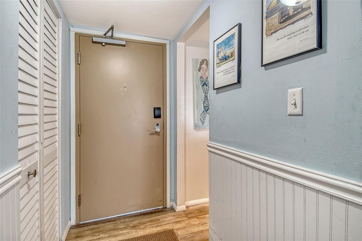 5920 MIDNIGHT PASS ROAD — photo 12 of 86