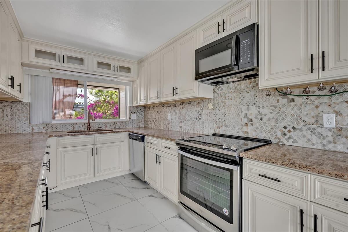 7420 LAKE WILLIS DRIVE — photo 13 of 41