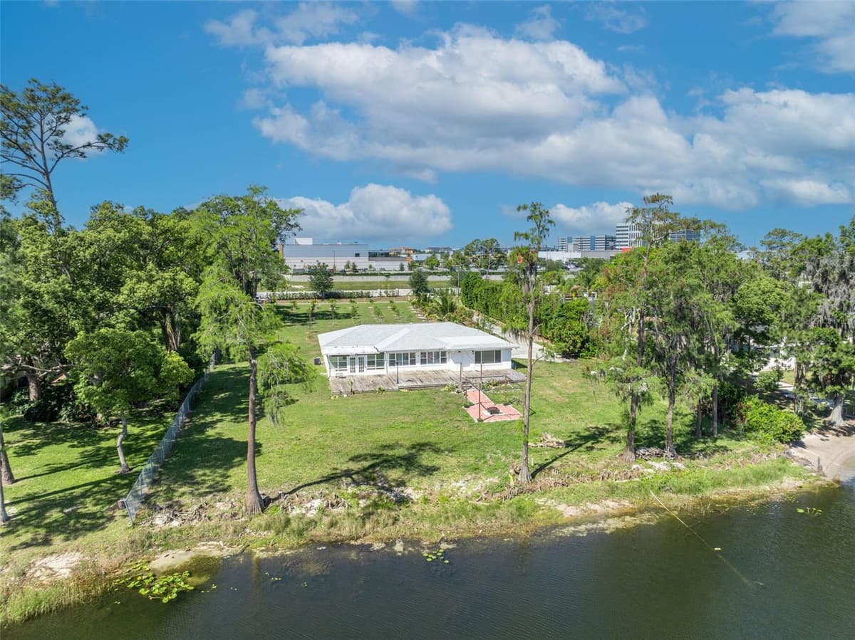 7420 LAKE WILLIS DRIVE — photo 4 of 41