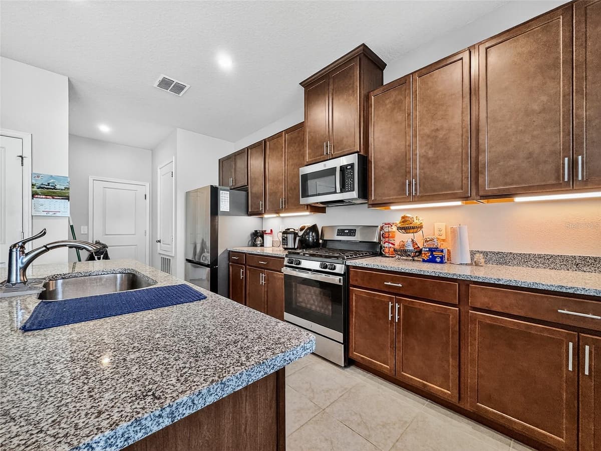 3725 BLUE MOUNTAIN WAY — photo 6 of 19
