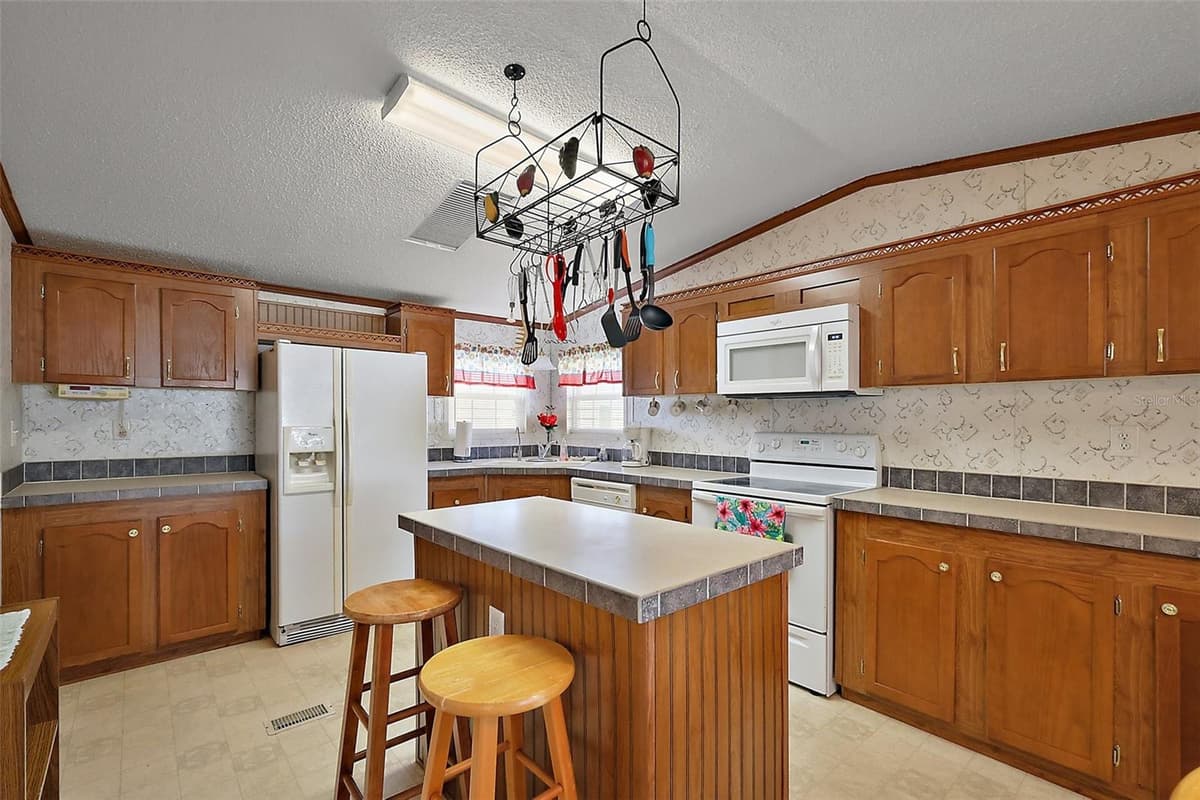 37945 MONTICELLO STREET — photo 11 of 42