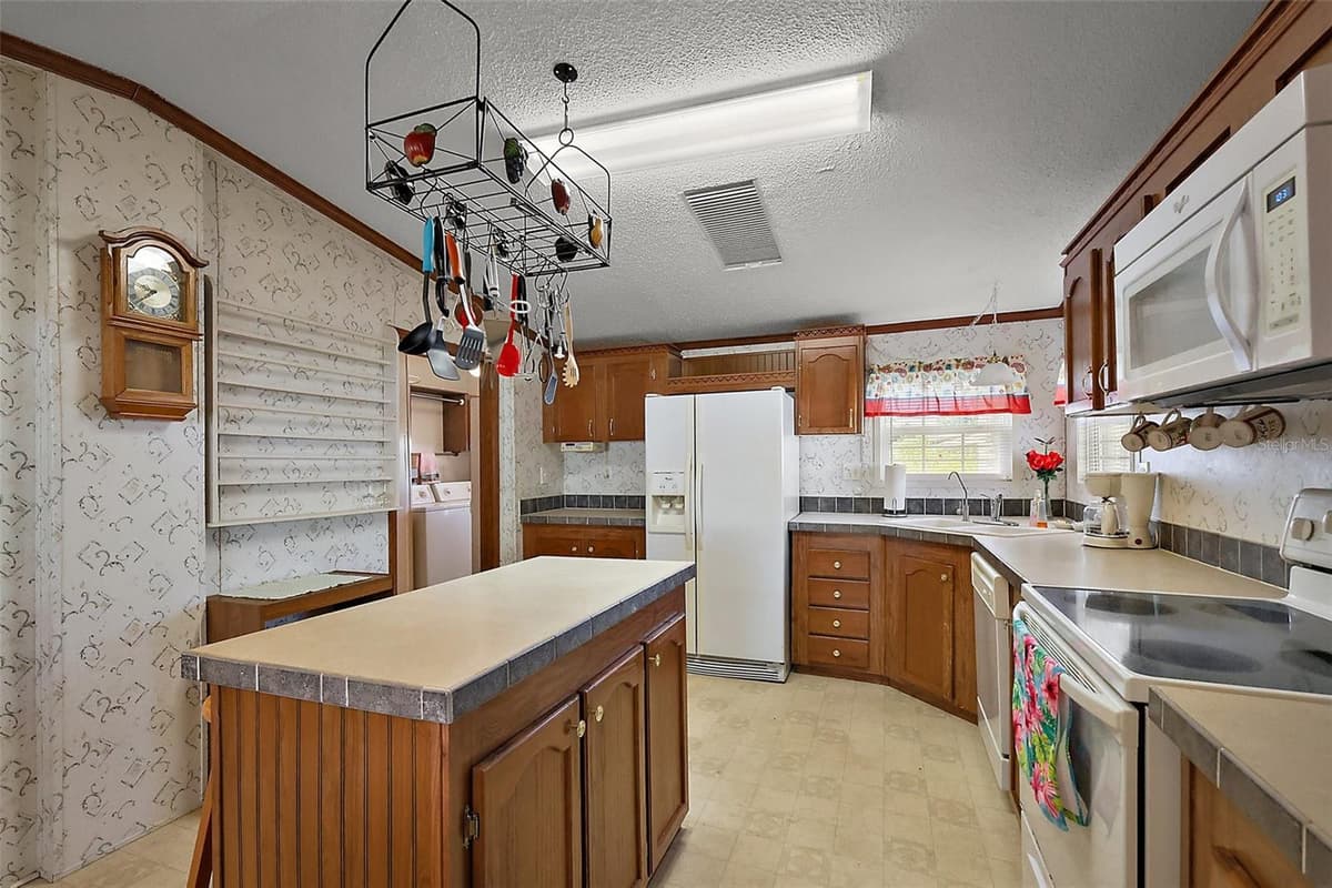 37945 MONTICELLO STREET — photo 12 of 42