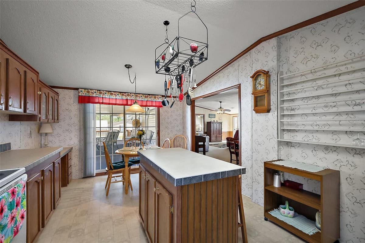 37945 MONTICELLO STREET — photo 13 of 42