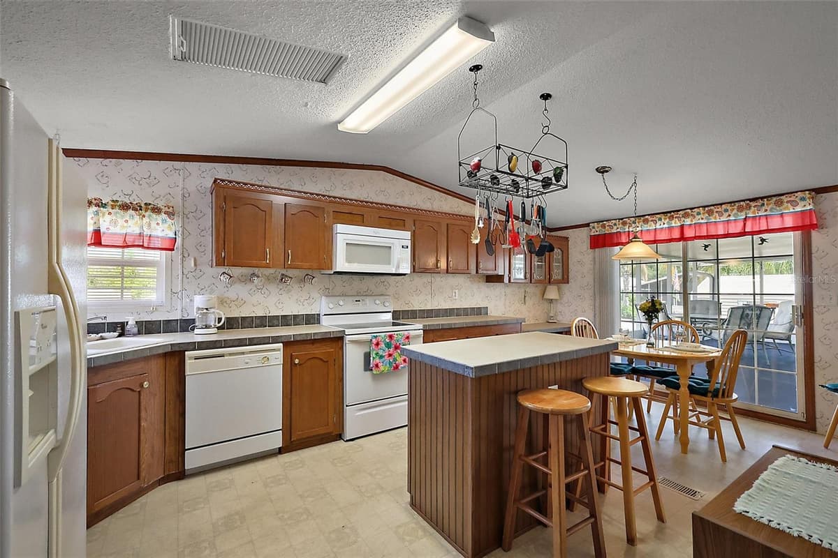 37945 MONTICELLO STREET — photo 14 of 42
