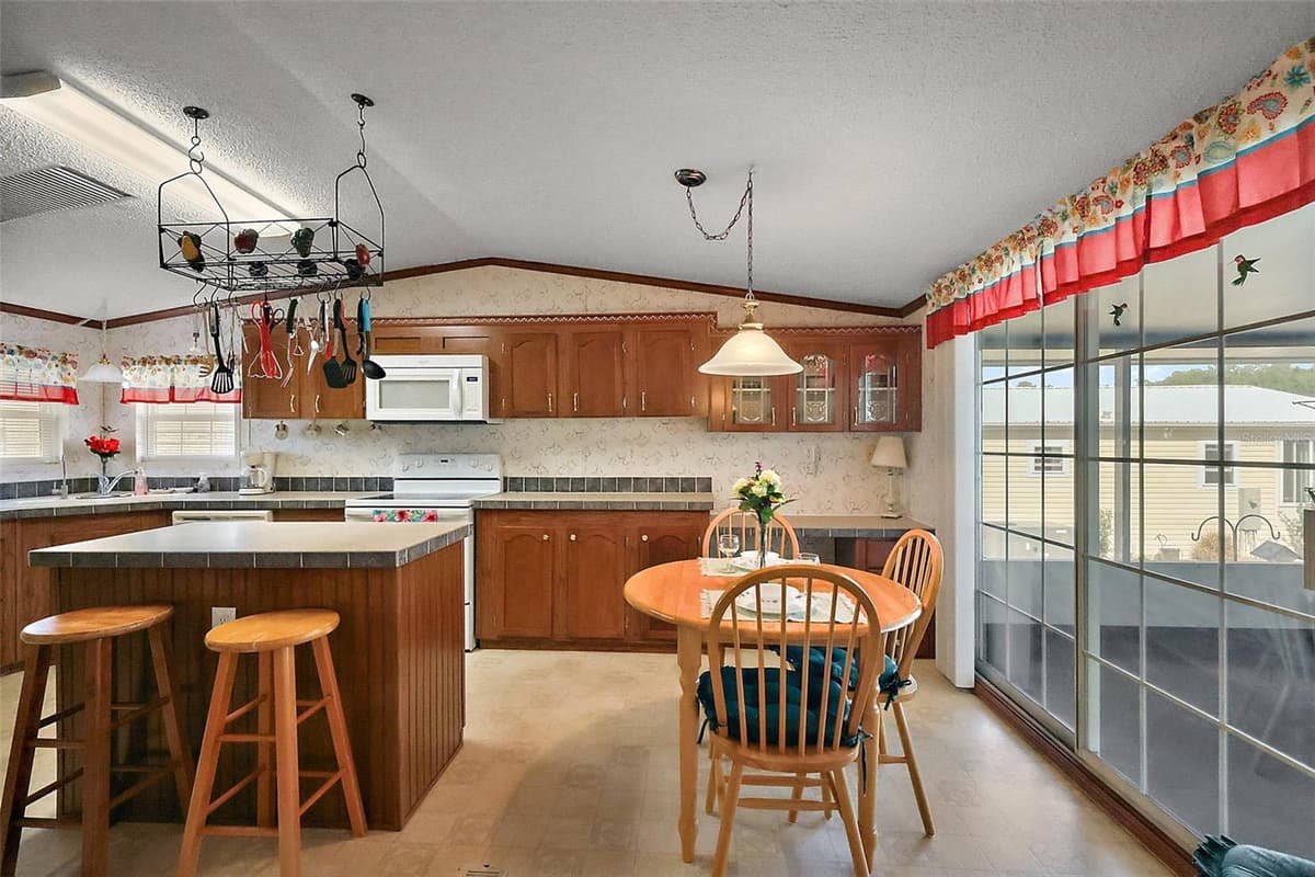 37945 MONTICELLO STREET — photo 10 of 42