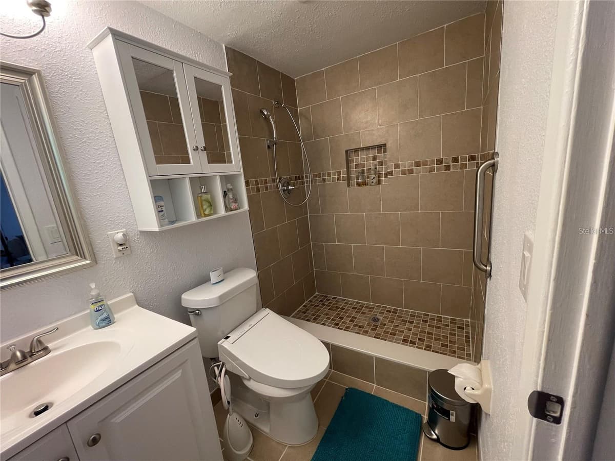 5736 COLONIAL DRIVE — photo 4 of 57