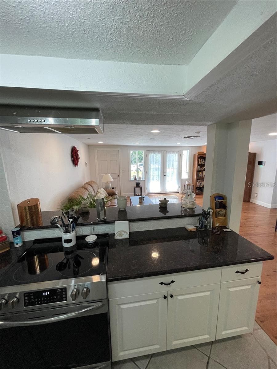 5736 COLONIAL DRIVE — photo 21 of 57