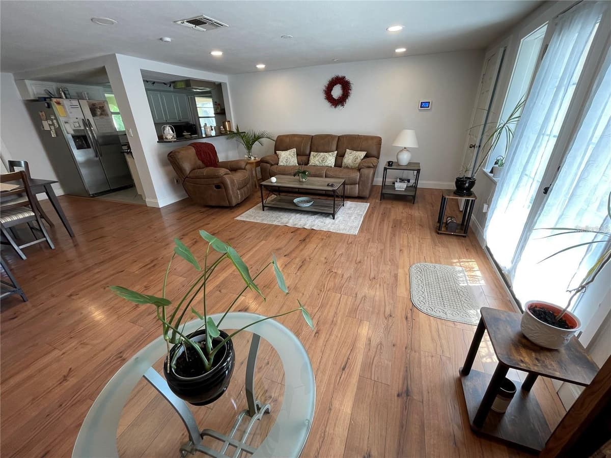 5736 COLONIAL DRIVE — photo 5 of 57